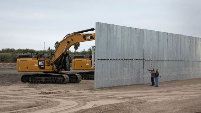 private-border-wall.jpg 