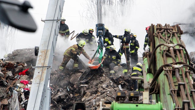 Response effort to Russian rocket strike at Dnipro apartment block 