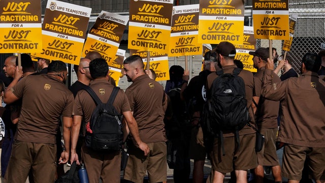 TOPSHOT-US-ECONOMY-LABOR-LOGISTICS-STRIKE-TEAMSTERS 