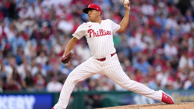 Phillies pitcher Ranger Suárez winds up during a game against the Braves at Citizens Bank Park 