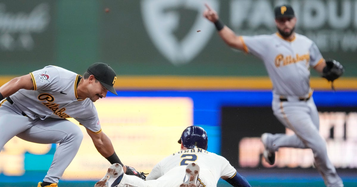 Ortiz, Durbin come up big from bottom of Brewers' lineup in win over Pirates 
